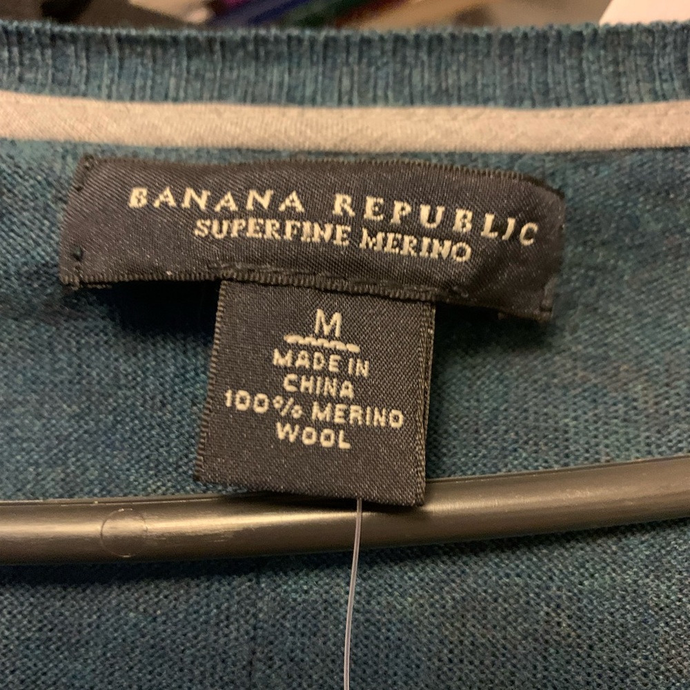 Banana republic v neck sweater. Merino wool. Pretty teal.